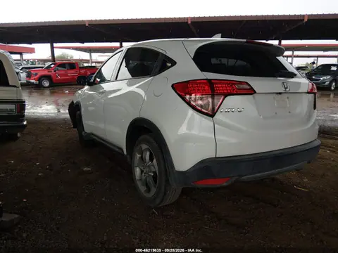 2018 Honda HR-V LX VIN 3CZRU5H33JM720909 фото 3