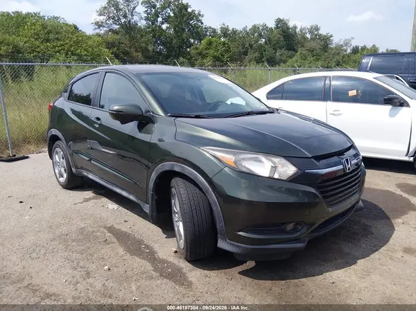 3CZRU5H53HM709629 — 2017 Honda HR-V, Передняя часть слева (Left Front), фото до ремонта