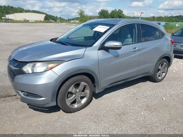 3CZRU5H70HM715017 — 2017 Honda HR-V, фото 2 с аукциона IAAI 08.10.2026, Естественный износ