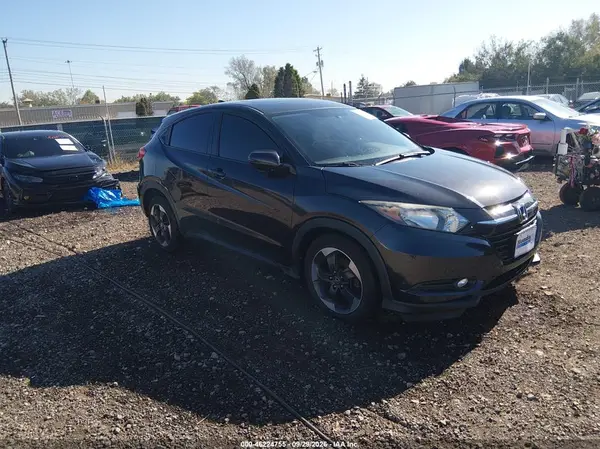 3CZRU6H59JG703943 — 2018 Honda HR-V, Передняя часть слева (Left Front), фото до ремонта