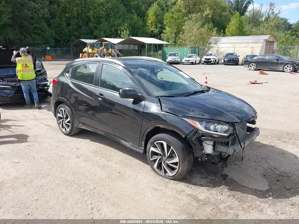 3CZRU6H15KG700567 — 2019 Honda HR-V, Передняя часть слева (Left Front), фото до ремонта