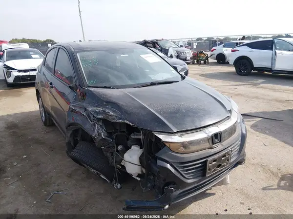 3CZRU5H39NM704932 — 2022 Honda HR-V, Передняя часть справа (Right Front), фото до ремонта