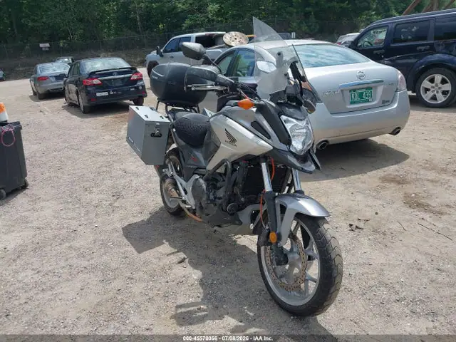 JH2RC8700GK000041 — 2016 Honda NC700X, Передняя часть (Front End), фото до ремонта