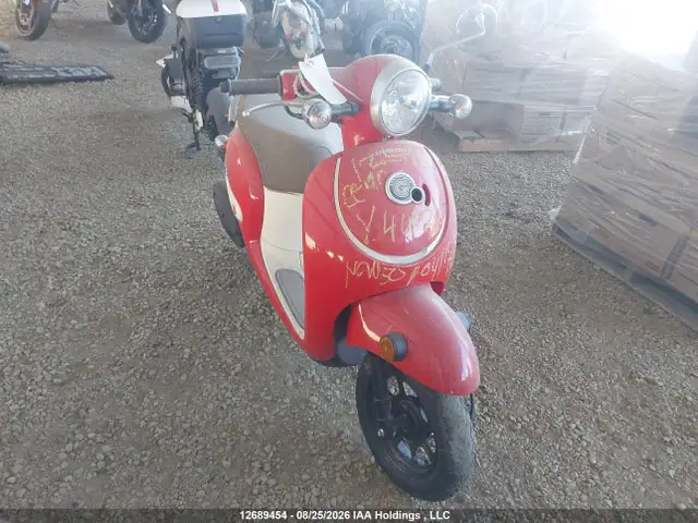 JH2AF7726SK400128 — 2025 Honda NCW50 P, Угон (Theft), фото до ремонта