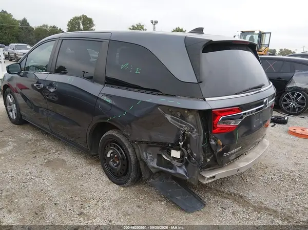 5FNRL6H56JB073975 — 2018 Honda Odyssey, фото 3 с аукциона IAAI, Задняя часть