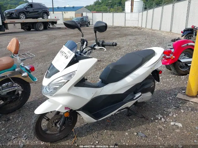 RLHKF1806HY200654 — 2017 Honda Pcx 150, фото 2 с аукциона IAAI 30.09.2026, Передняя часть справа