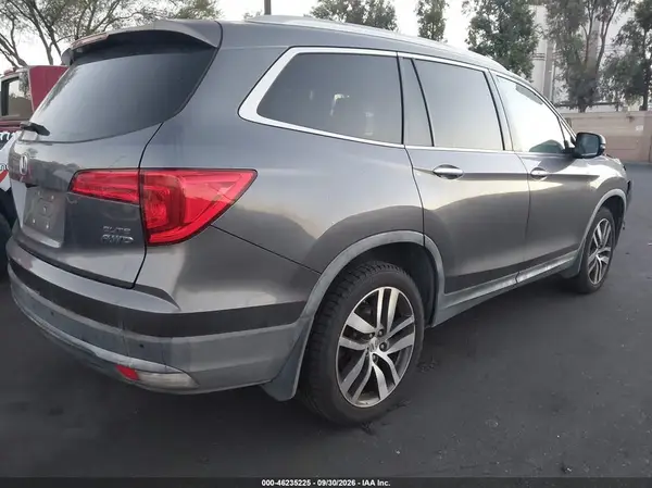 2017 HONDA PILOT VIN 5FNYF6H01HB015774 фото 4