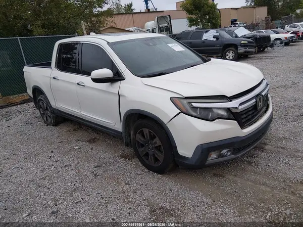 5FPYK3F77HB028532 — 2017 Honda Ridgeline, Передняя часть слева (Left Front), фото до ремонта