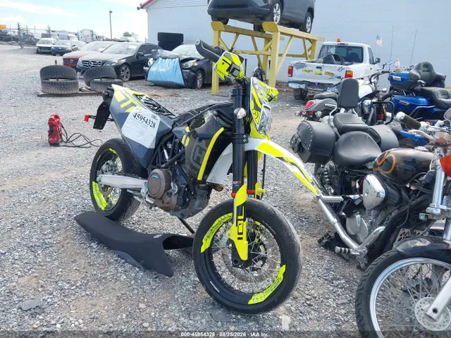 2024 Husqvarna Supermoto 701 VIN VBKUSV402RM772863 фото 1