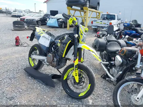 2024 Husqvarna Supermoto 701 VIN VBKUSV402RM772863 фото 1