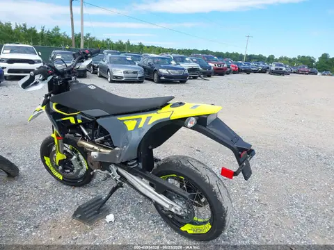 2024 Husqvarna Supermoto 701 VIN VBKUSV402RM772863 фото 3