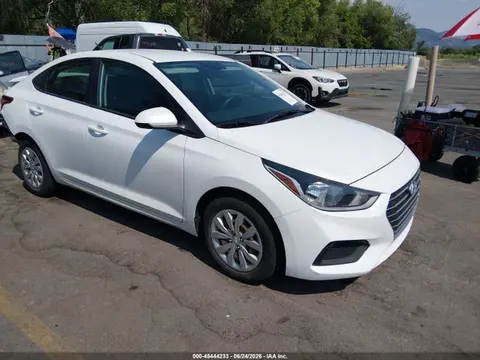 3KPC24A66ME140374 — 2021 Hyundai Accent SE, Задняя часть (Rear), фото до ремонта