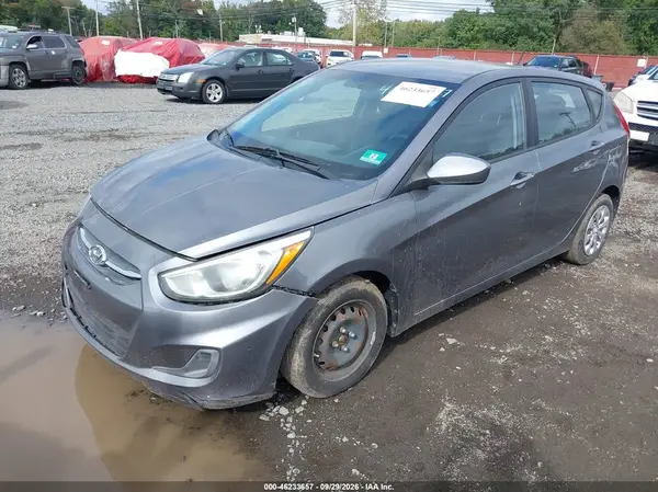 KMHCT5AE0GU275135 — 2016 Hyundai Accent, фото 2 с аукциона IAAI 14.10.2026, Естественный износ