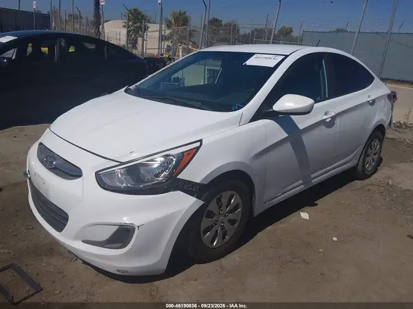 KMHCT4AE2HU274001 — 2017 Hyundai Accent, фото 2 с аукциона IAAI, Передняя часть справа