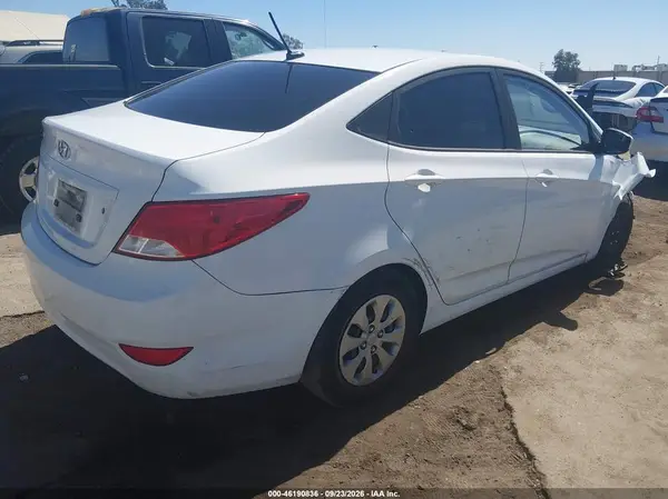 KMHCT4AE2HU274001 — 2017 Hyundai Accent, фото 4 с аукциона IAAI, Передняя часть справа