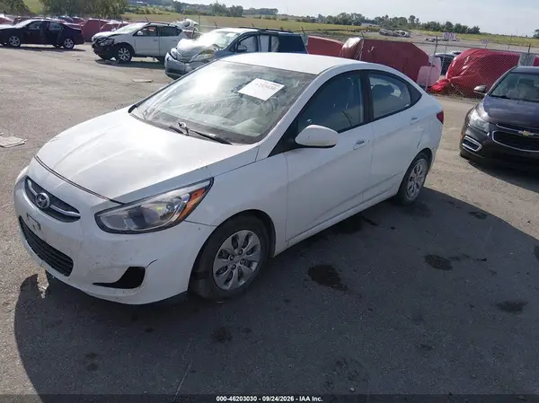 KMHCT4AE4HU273125 — 2017 Hyundai Accent, фото 2 с аукциона IAAI, Передняя часть справа