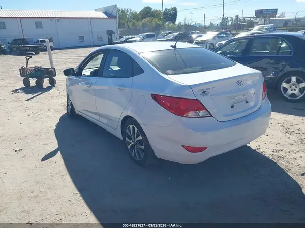 KMHCT4AE6HU281758 — 2017 Hyundai Accent, фото 3 с аукциона IAAI, Передняя часть