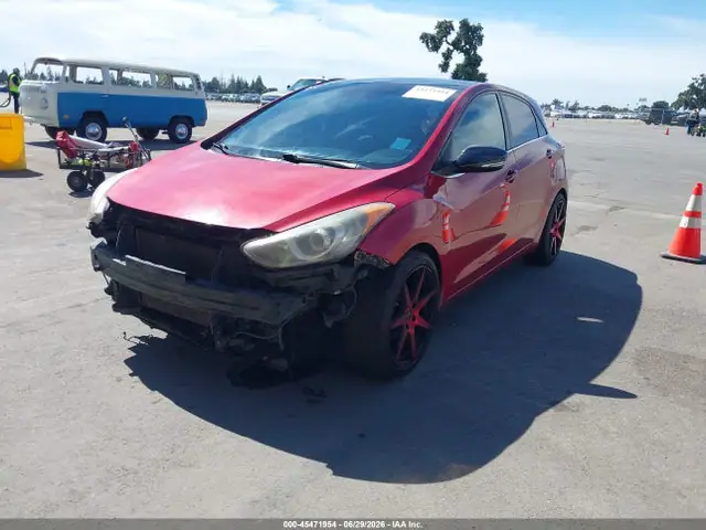 KMHD35LH3FU240812 — 2015 Hyundai Elantra GT, фото 2 с аукциона IAAI 13.10.2026, Передняя часть