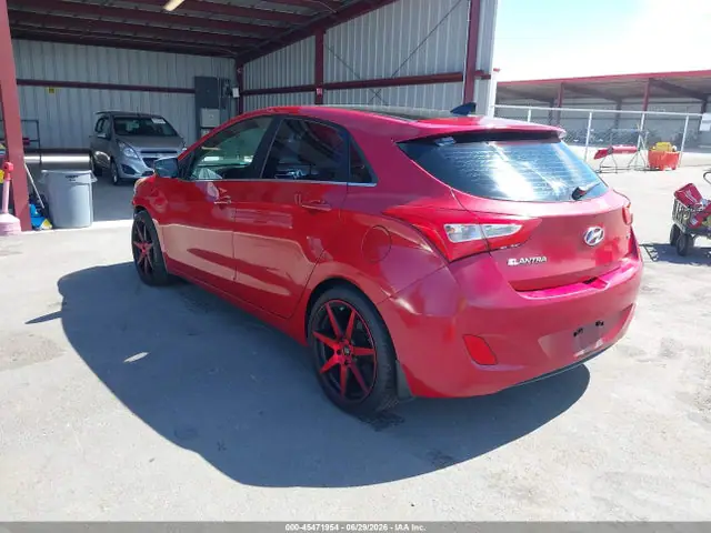 KMHD35LH3FU240812 — 2015 Hyundai Elantra GT, фото 3 с аукциона IAAI 13.10.2026, Передняя часть