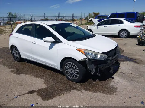 KMHD35LH1GU252166 — 2016 Hyundai Elantra GT, Передняя часть слева (Left Front), фото до ремонта