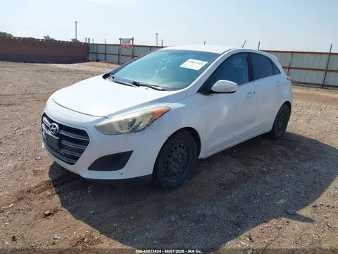 2017 Hyundai ELANTRA GT VIN KMHD35LH8HU381300 фото 2