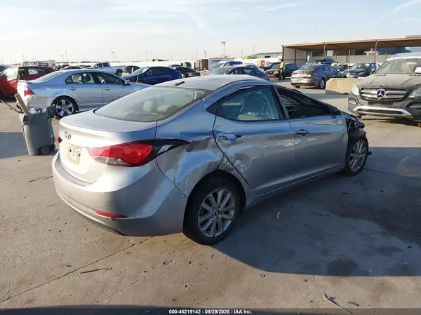 5NPDH4AE0GH689918 — 2016 Hyundai Elantra, фото 4 с аукциона IAAI, Опрокидывание