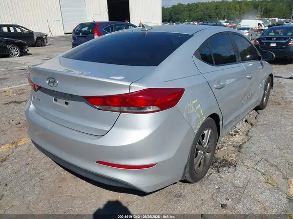 2017 HYUNDAI ELANTRA VIN KMHD84LF7HU407217 фото 4