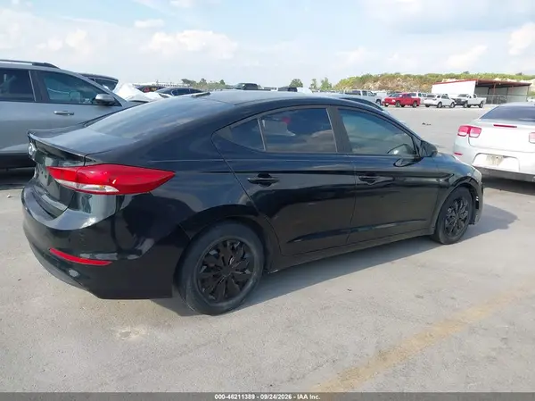 KMHD74LF6HU215533 — 2017 Hyundai Elantra, фото 4 с аукциона IAAI 15.10.2026, Естественный износ