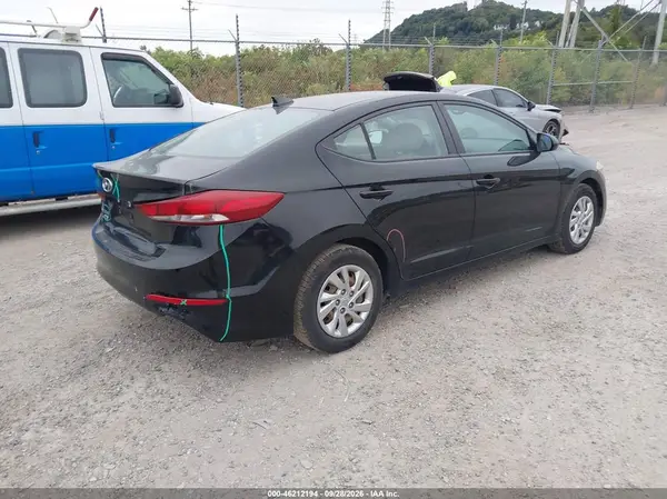 2017 HYUNDAI ELANTRA VIN KMHD74LF3HU180160 фото 4