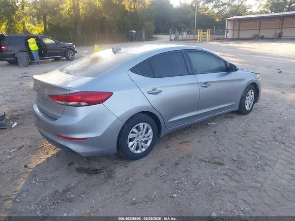 5NPD74LF9HH152586 — 2017 Hyundai Elantra, фото 4 с аукциона IAAI, Передняя часть слева