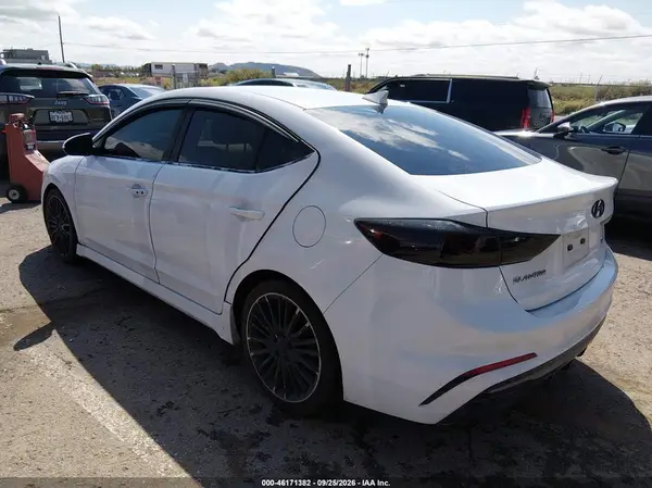 KMHD04LB4JU575021 — 2018 Hyundai Elantra, фото 3 с аукциона IAAI, Передняя часть