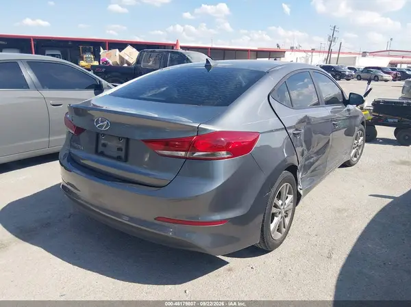 5NPD84LF5JH243616 — 2018 Hyundai Elantra, фото 4 с аукциона IAAI 28.09.2026, Естественный износ