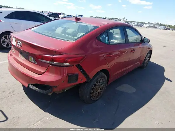 5NPD84LF9JH257258 — 2018 Hyundai Elantra, фото 4 с аукциона IAAI 07.10.2026, Естественный износ