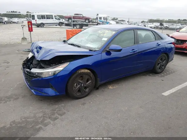 5NPLM4AG1NH059217 — 2022 Hyundai Elantra, фото 2 с аукциона IAAI, Передняя часть справа