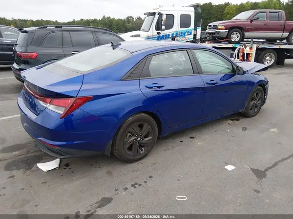 5NPLM4AG1NH059217 — 2022 Hyundai Elantra, фото 4 с аукциона IAAI, Передняя часть справа