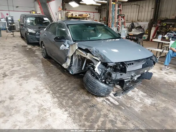 KMHLM4DGXSU884732 — 2025 Hyundai Elantra, Передняя часть слева (Left Front), фото до ремонта