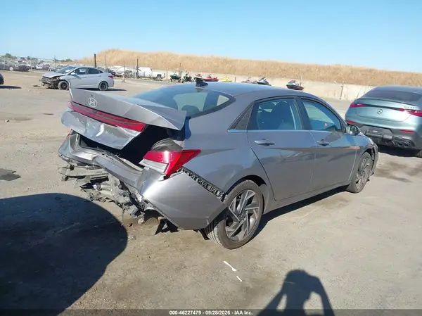 KMHLS4DG5SU910689 — 2025 Hyundai Elantra, фото 4 с аукциона IAAI, Задняя часть