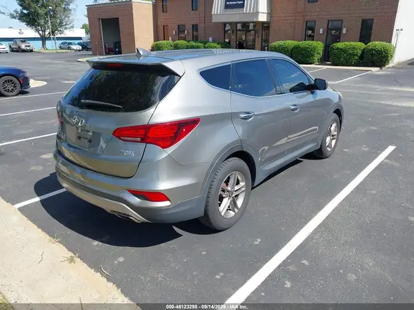 5NMZTDLBXHH038964 — 2017 Hyundai Santa FE, фото 4 с аукциона IAAI 05.10.2026, Естественный износ