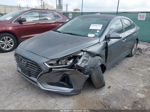2019 Hyundai SONATA SE VIN 5NPE24AF2KH777036 фото 2