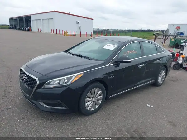 KMHE24L18HA060038 — 2017 Hyundai Sonata, фото 2 с аукциона IAAI, Левый бок