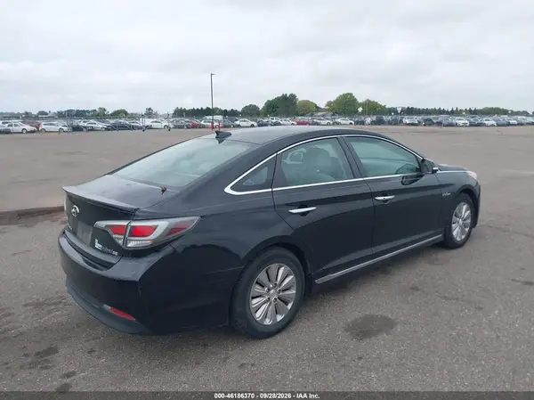 KMHE24L18HA060038 — 2017 Hyundai Sonata, фото 4 с аукциона IAAI, Левый бок