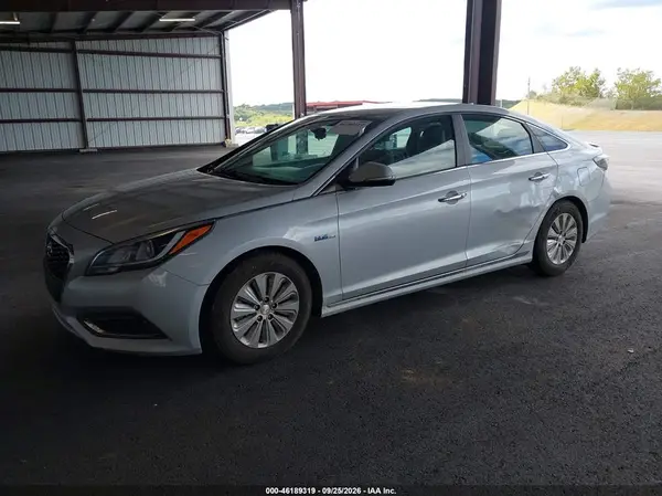 2017 HYUNDAI SONATA VIN KMHE24L3XHA064321 фото 2