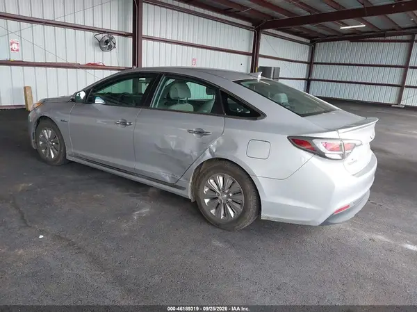 2017 HYUNDAI SONATA VIN KMHE24L3XHA064321 фото 3