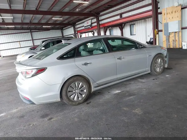 2017 HYUNDAI SONATA VIN KMHE24L3XHA064321 фото 4