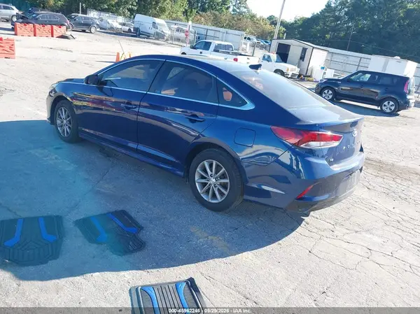 5NPE24AF3JH614782 — 2018 Hyundai Sonata, фото 3 с аукциона IAAI, Вандализм