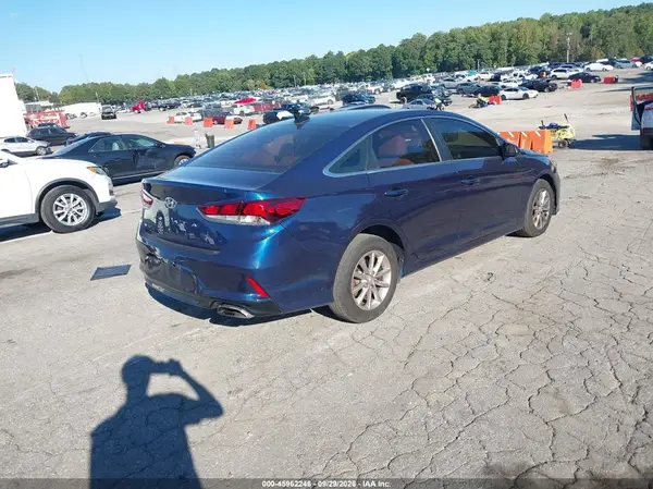5NPE24AF3JH614782 — 2018 Hyundai Sonata, фото 4 с аукциона IAAI, Вандализм