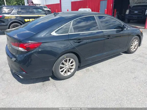 5NPE24AA5JH698530 — 2018 Hyundai Sonata, фото 4 с аукциона IAAI 05.10.2026, Естественный износ
