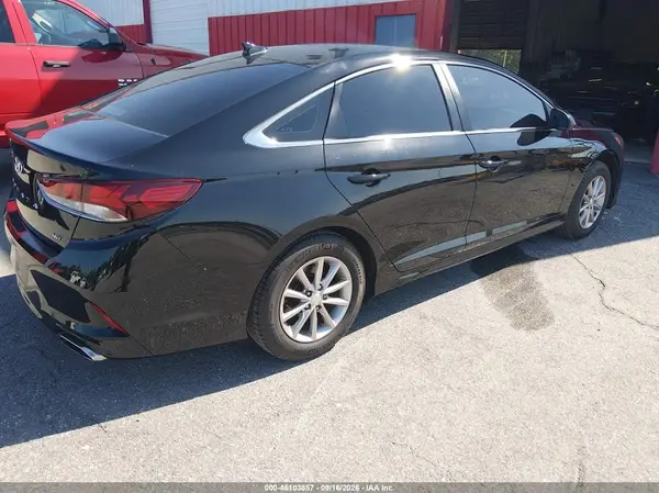 5NPE24AA4JH691696 — 2018 Hyundai Sonata, фото 4 с аукциона IAAI 05.10.2026, Естественный износ
