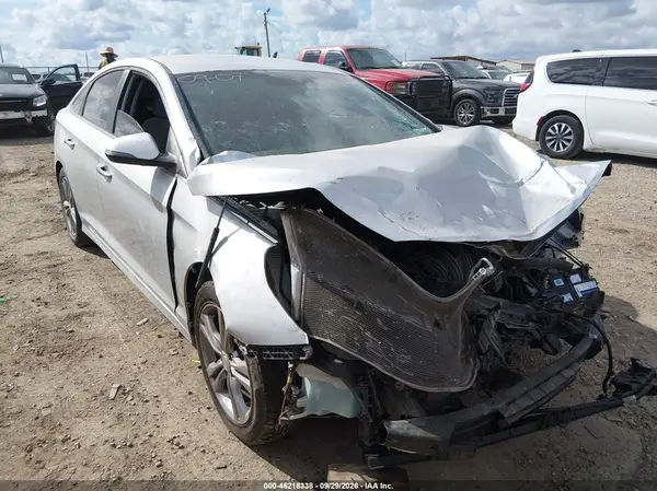 5NPE34AF5JH645075 — 2018 Hyundai Sonata, REPOSSESSION, фото до ремонта