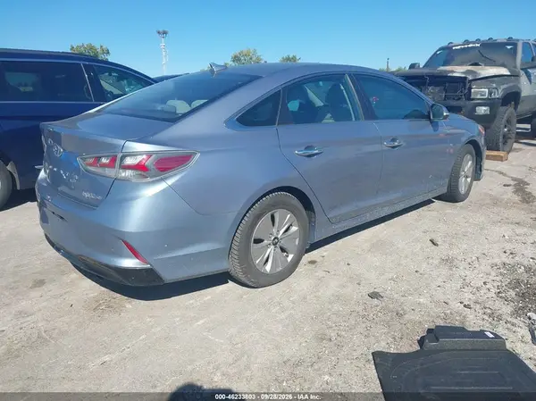 2018 HYUNDAI SONATA VIN KMHE24L32JA080244 фото 4